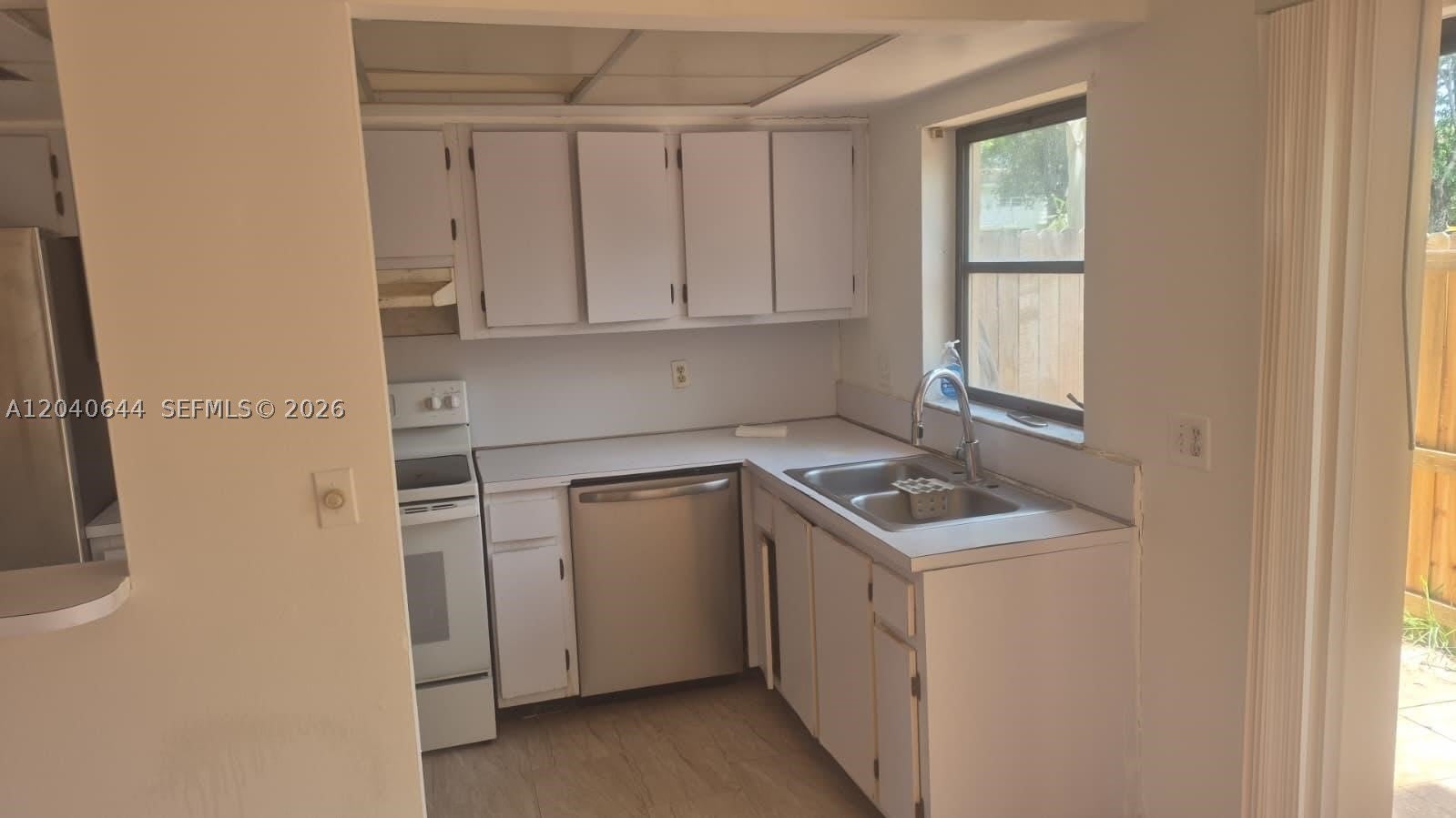 8617 NW 35th St – photo 2