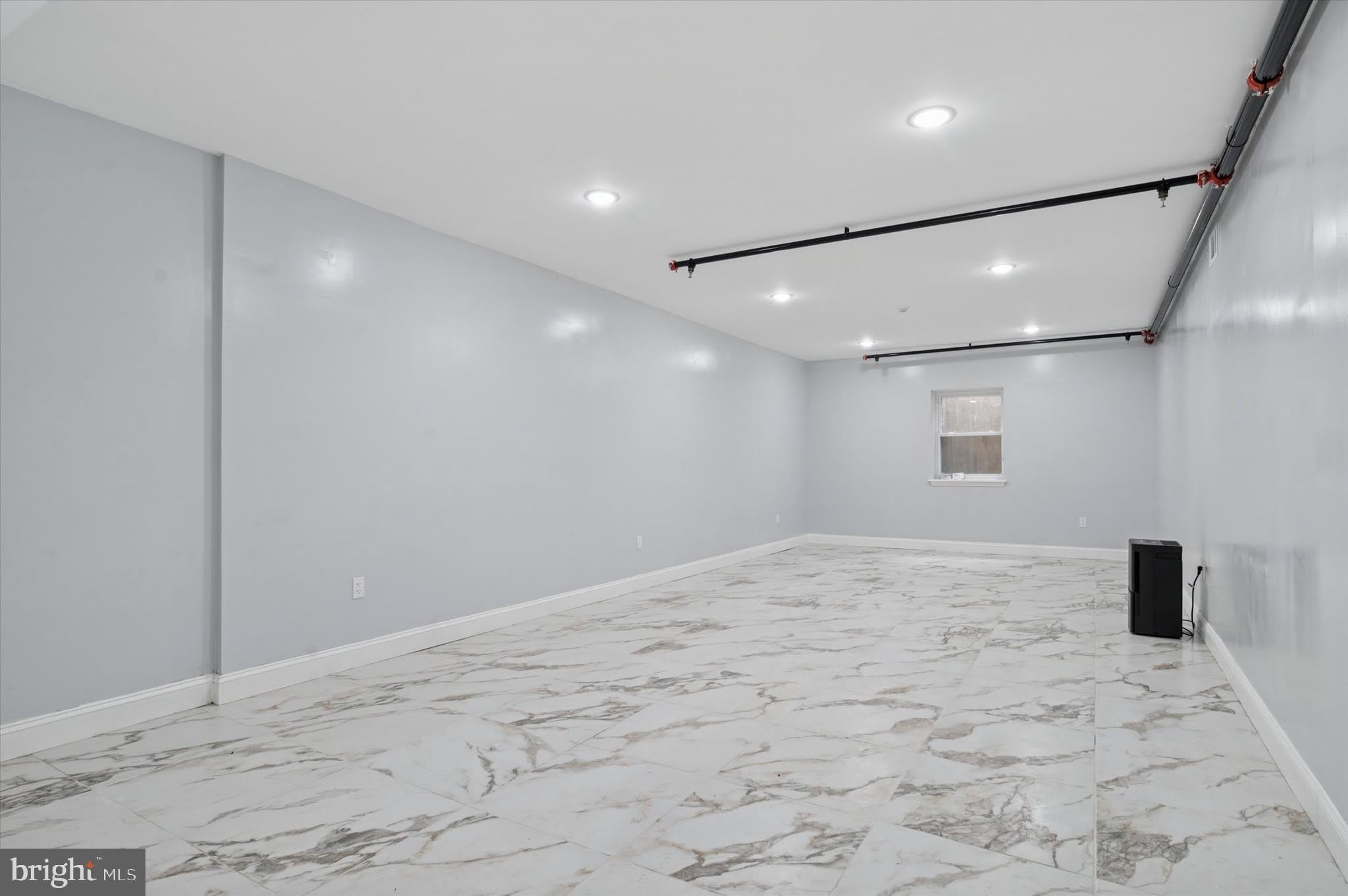 2405 RIDGE Avenue – photo 5