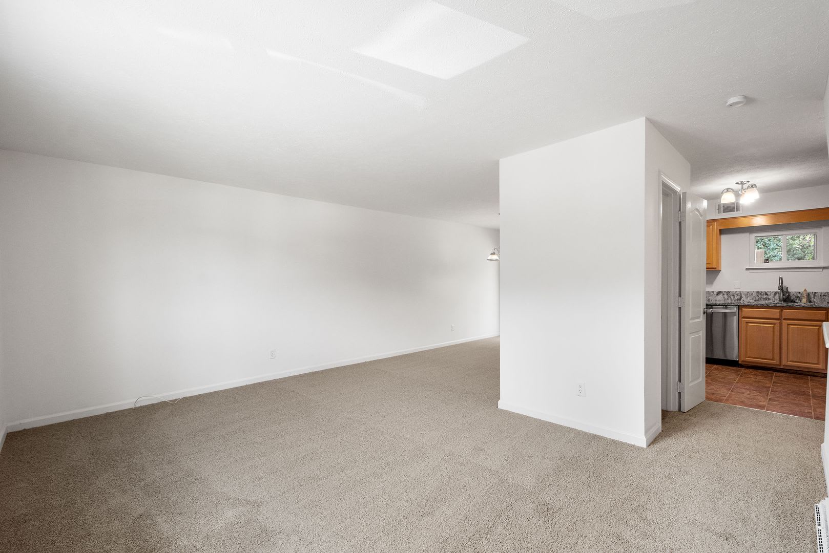 AVAILABLE OCTOBER 1ST!! 2-BEDROOM TOWNHOME IN NORTH VERSAILLES! – photo 4