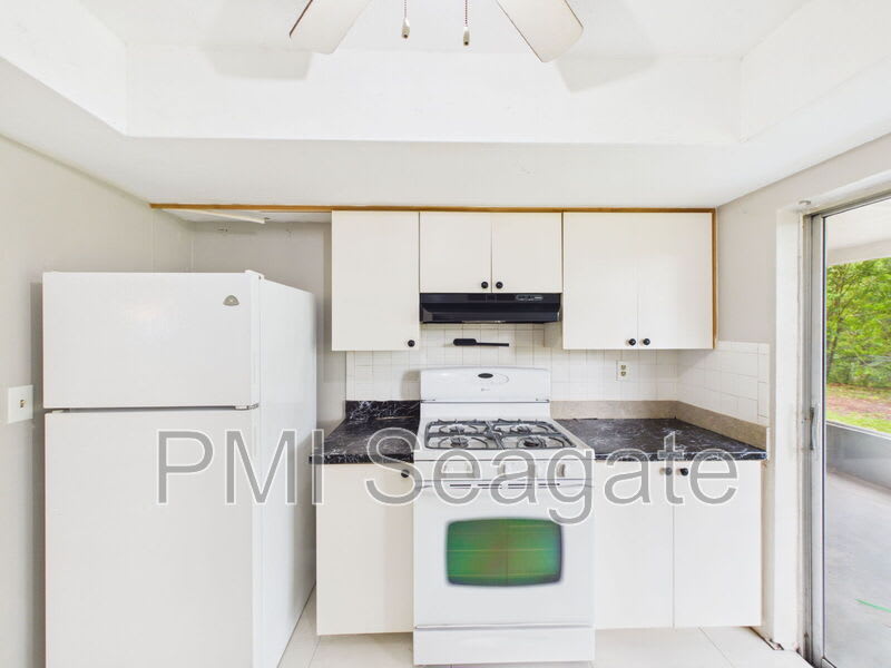 7620 NW 21st St – photo 4