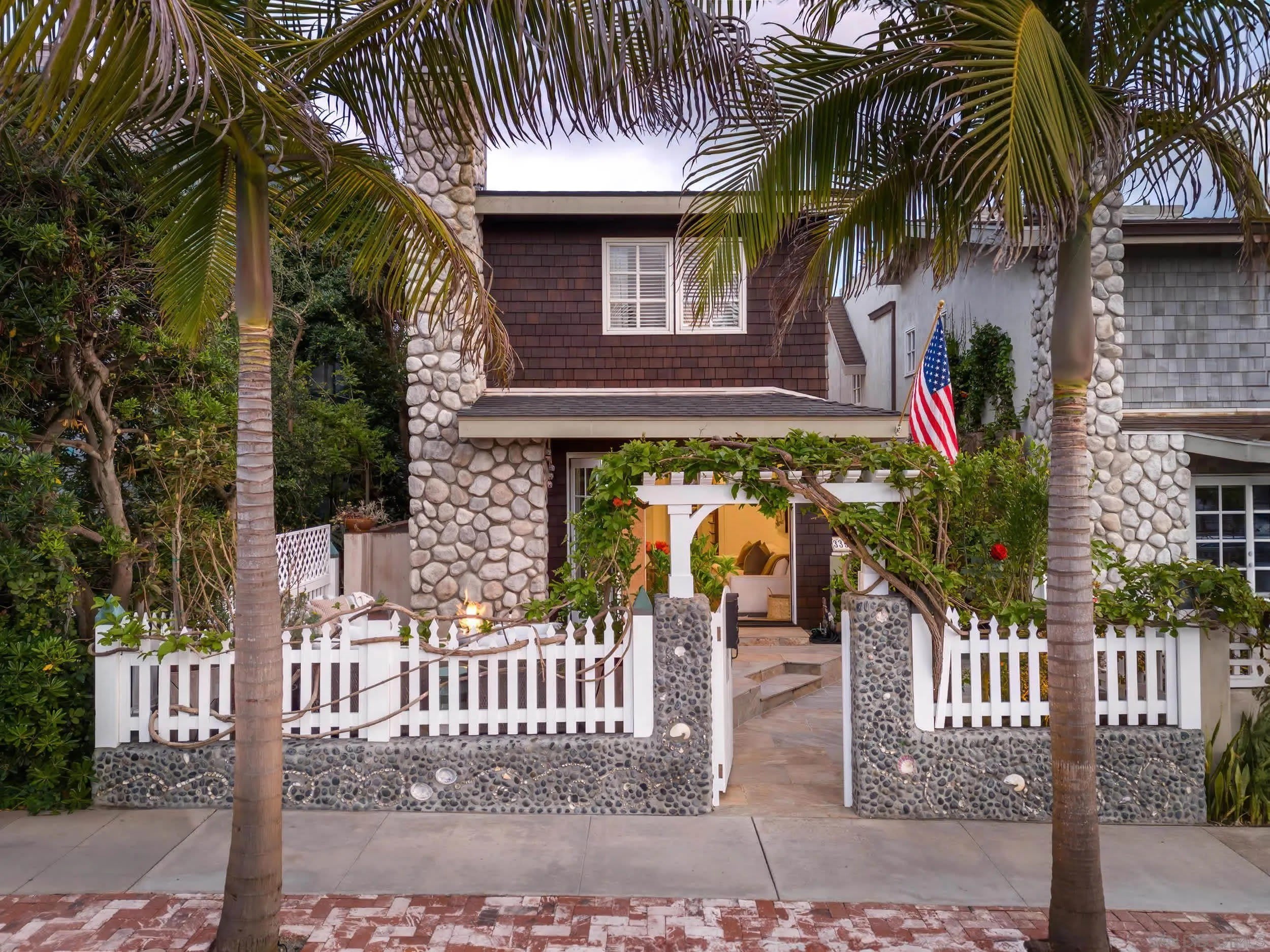 335 Gravilla Street – photo 1