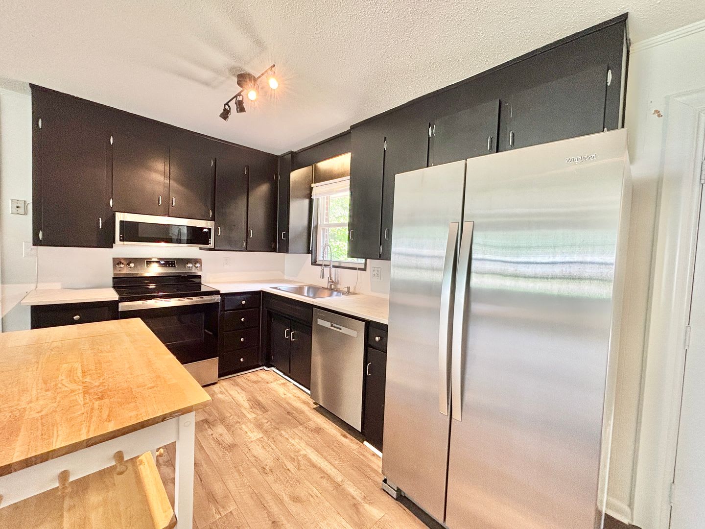Charming 3-Bedroom Home – photo 5