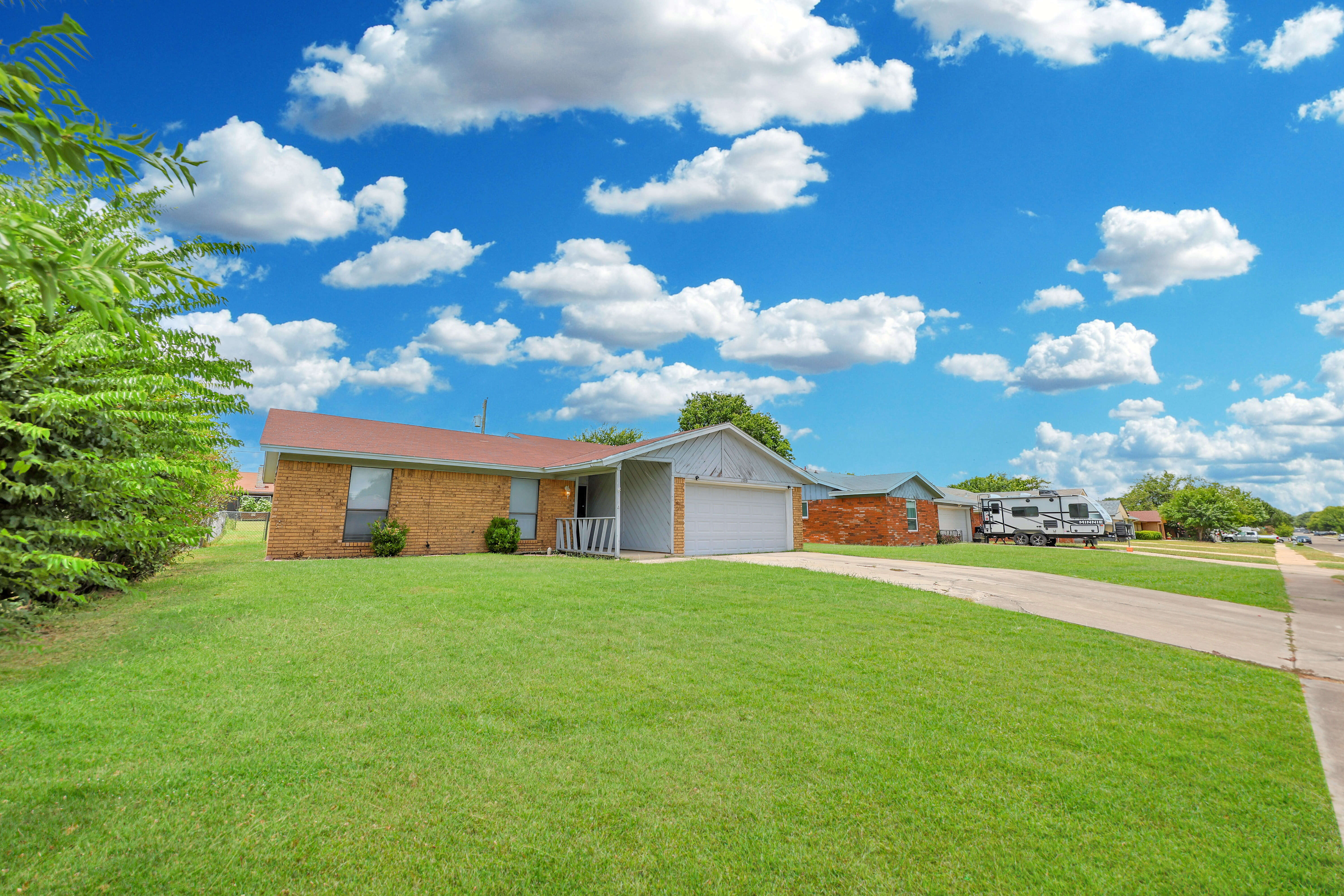 1709 Moonlight Dr – photo 2