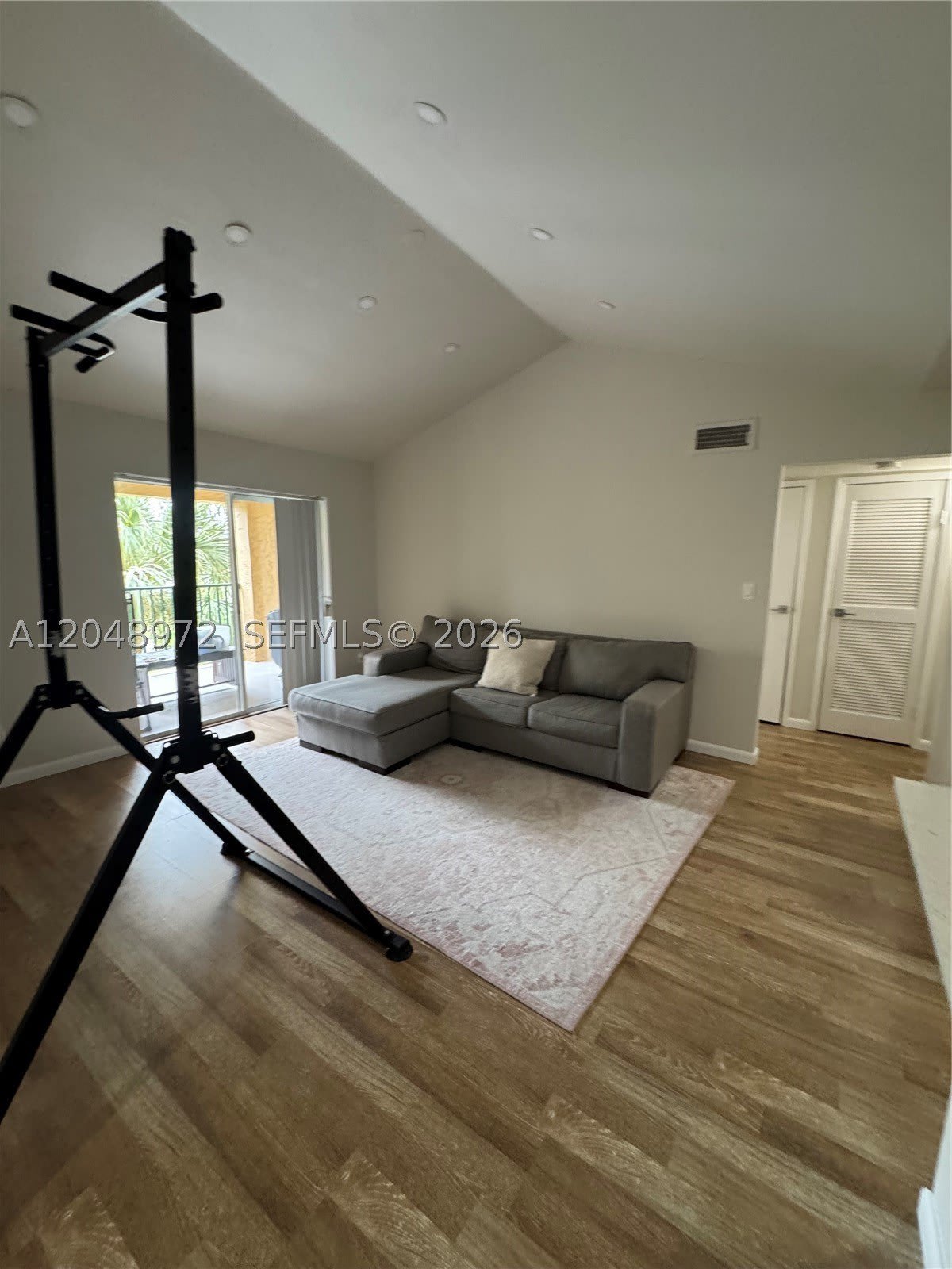 733 Riverside Dr – photo 4