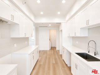 10390 Wilshire Boulevard – photo 1