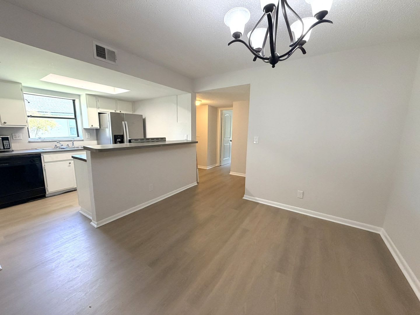 2 Bedroom 2 Bathroom Whispering Pines Townhome – photo 5