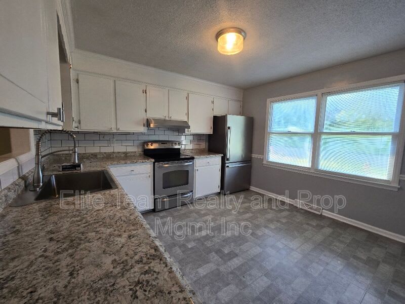 2021 Downey St – photo 5