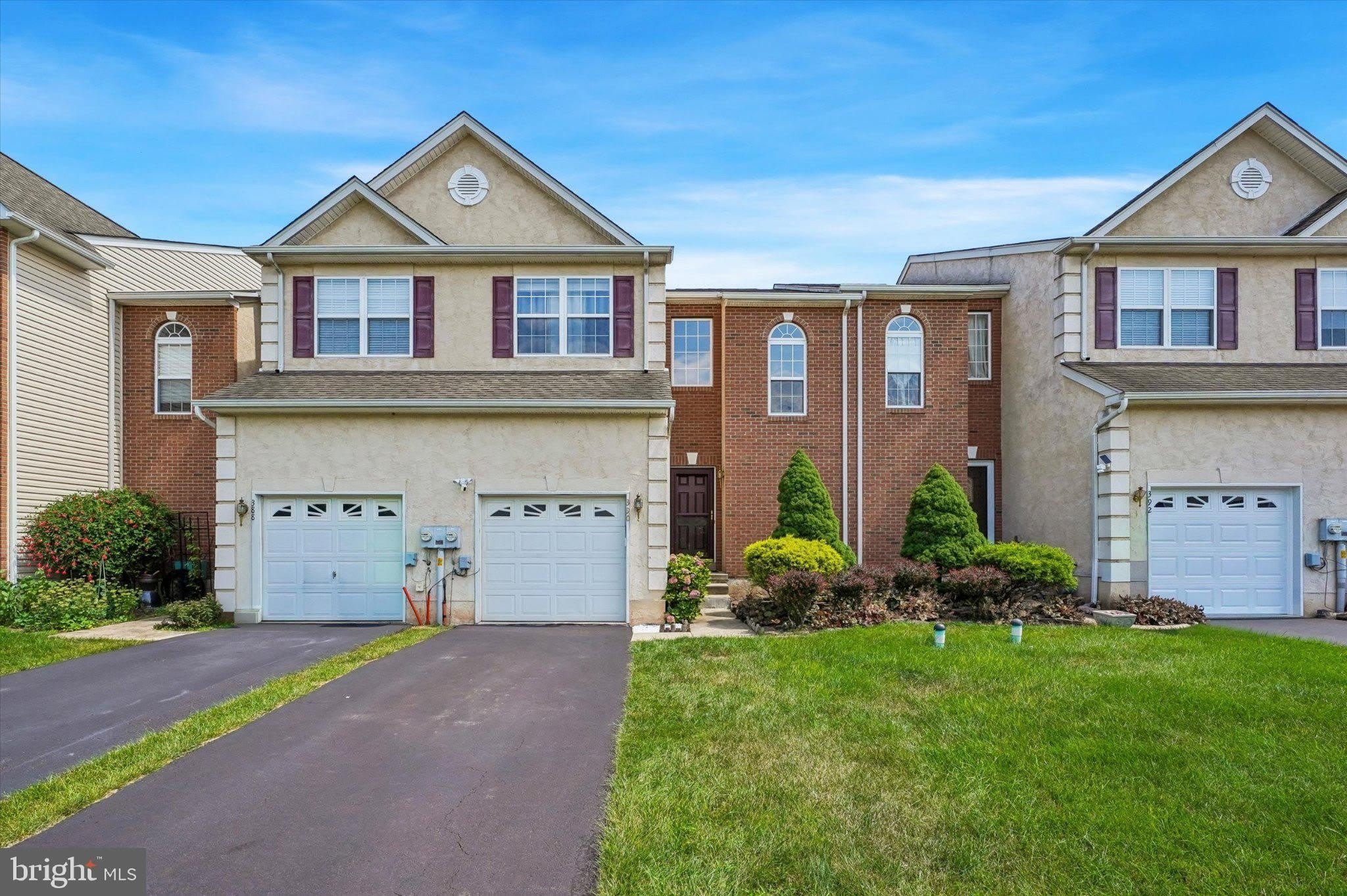 390 AUBURN Court – photo 1