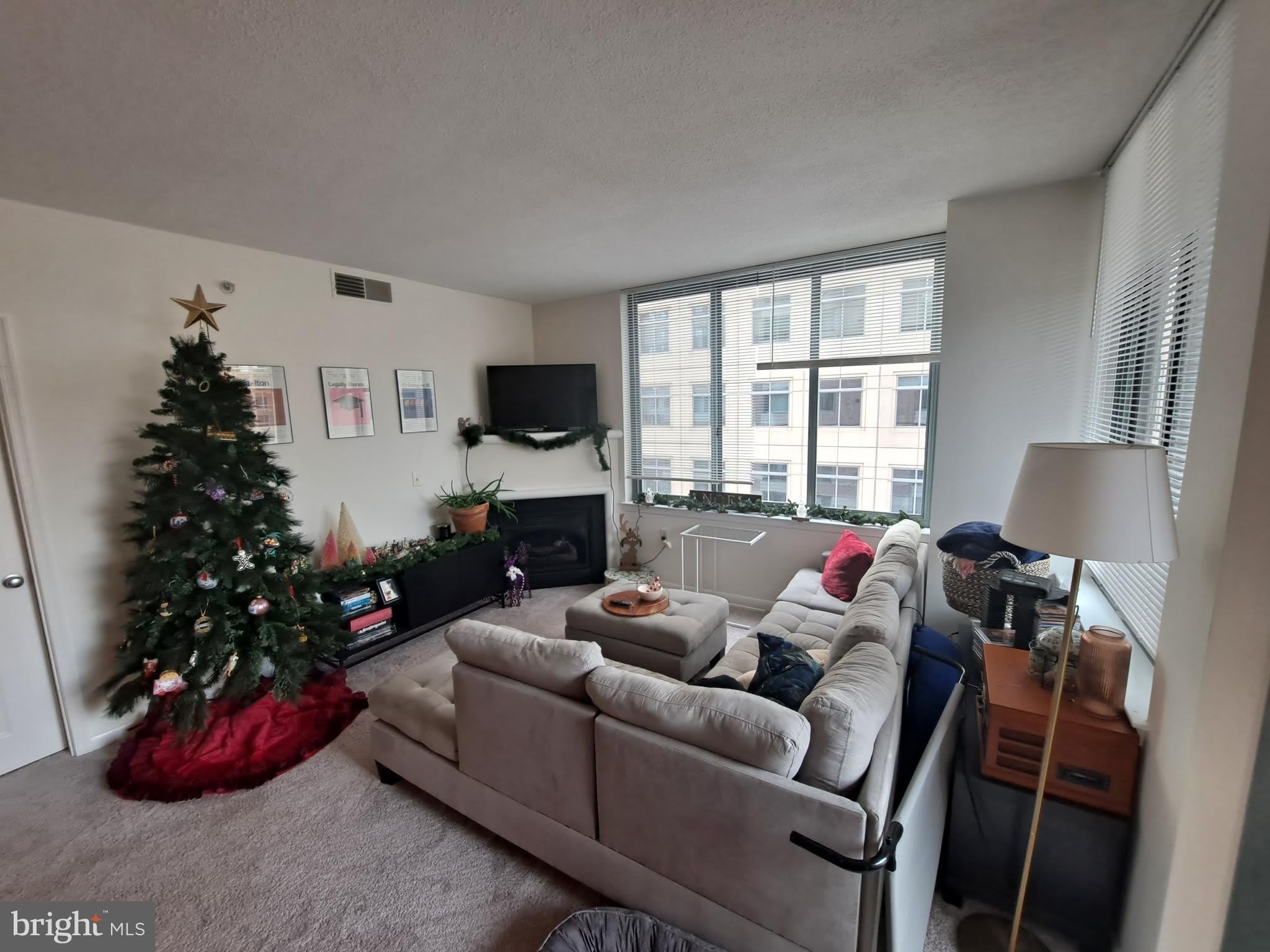 851 N GLEBE Road N – photo 2