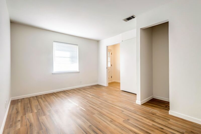 524 N Woods – photo 2