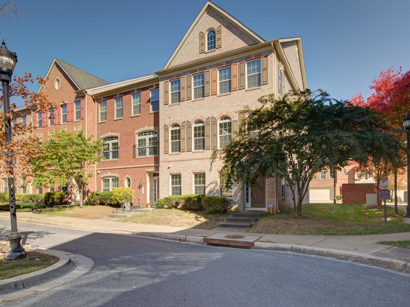 Lovely TH Available Now in Bowie! HCVP Warmly Welcomed. – photo 1