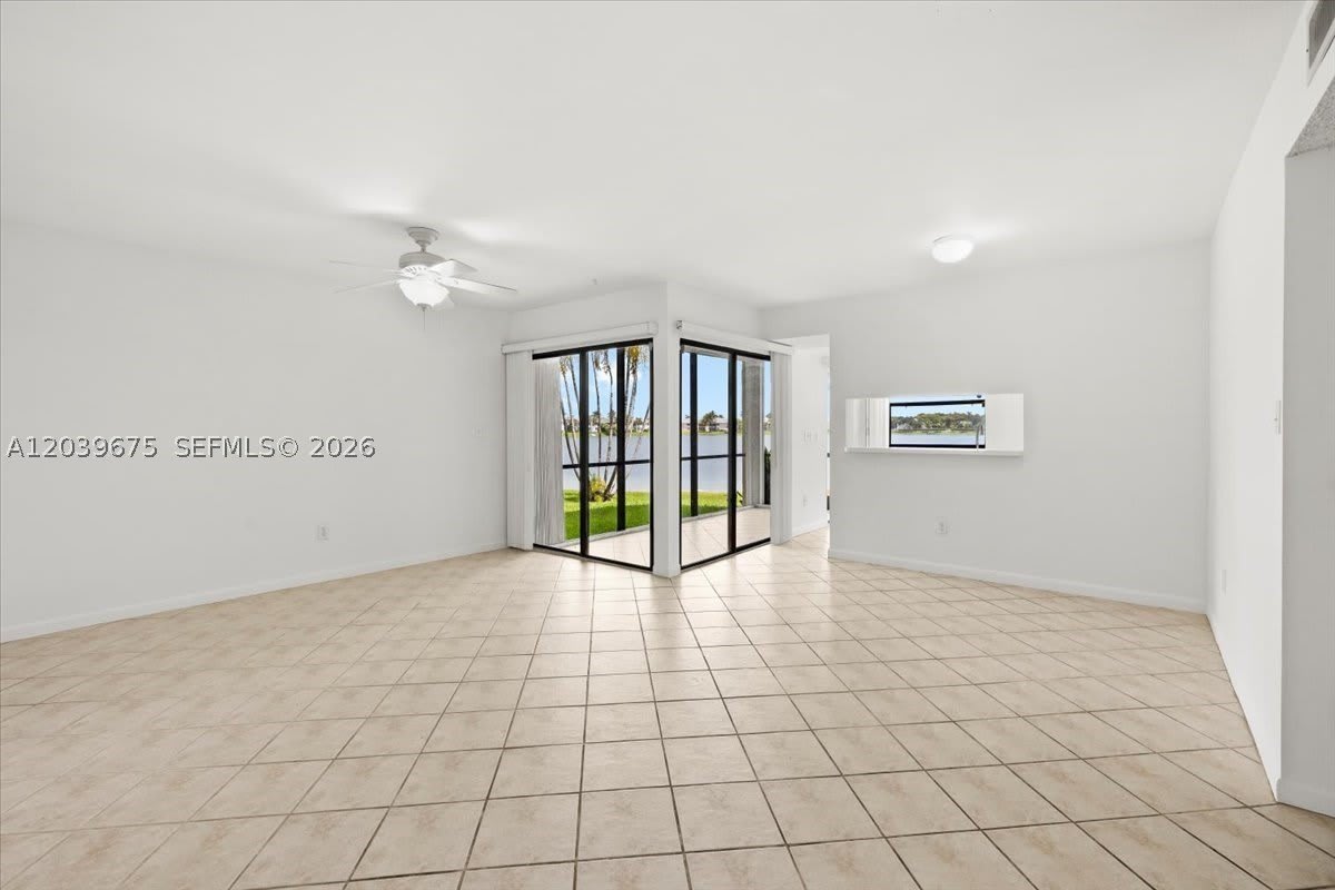 999 Hamilton Dr – photo 5