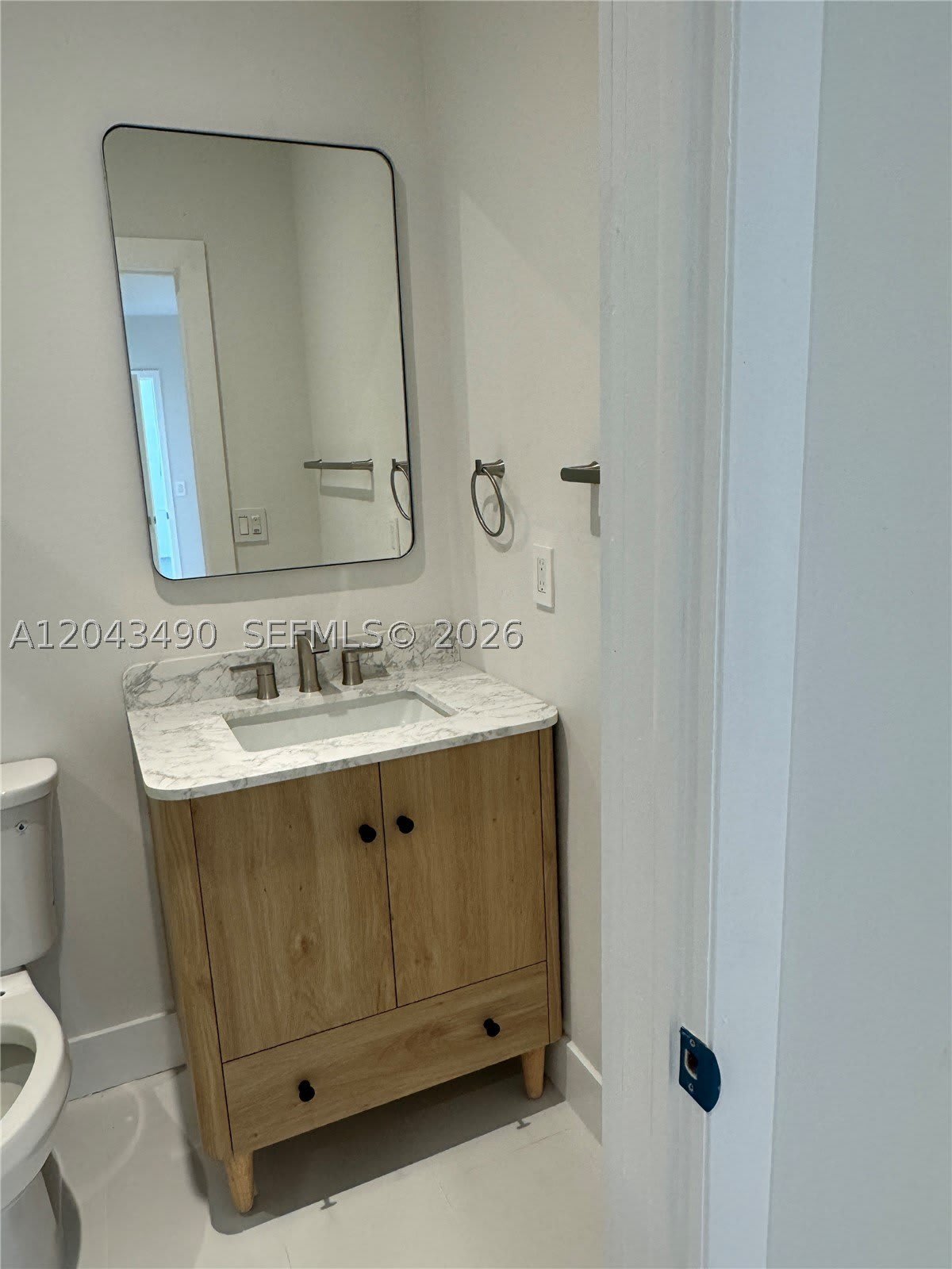 951 E 32nd St – photo 1