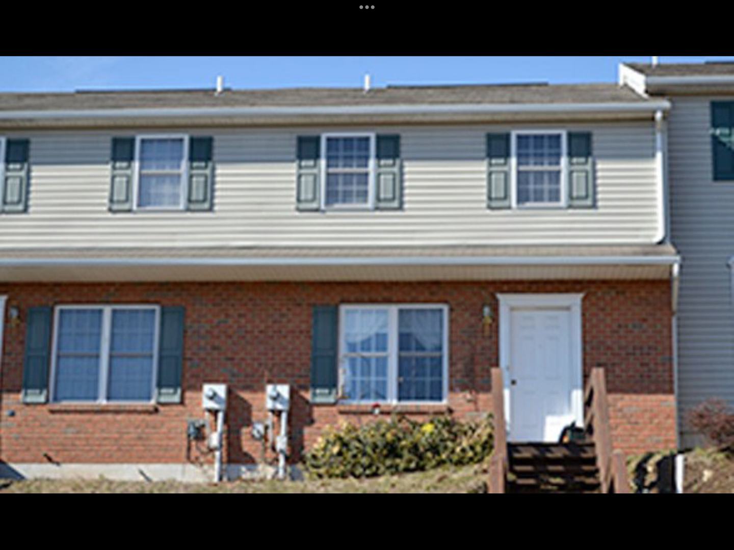 Beautiful Townhome In Exeter Schools – photo 1