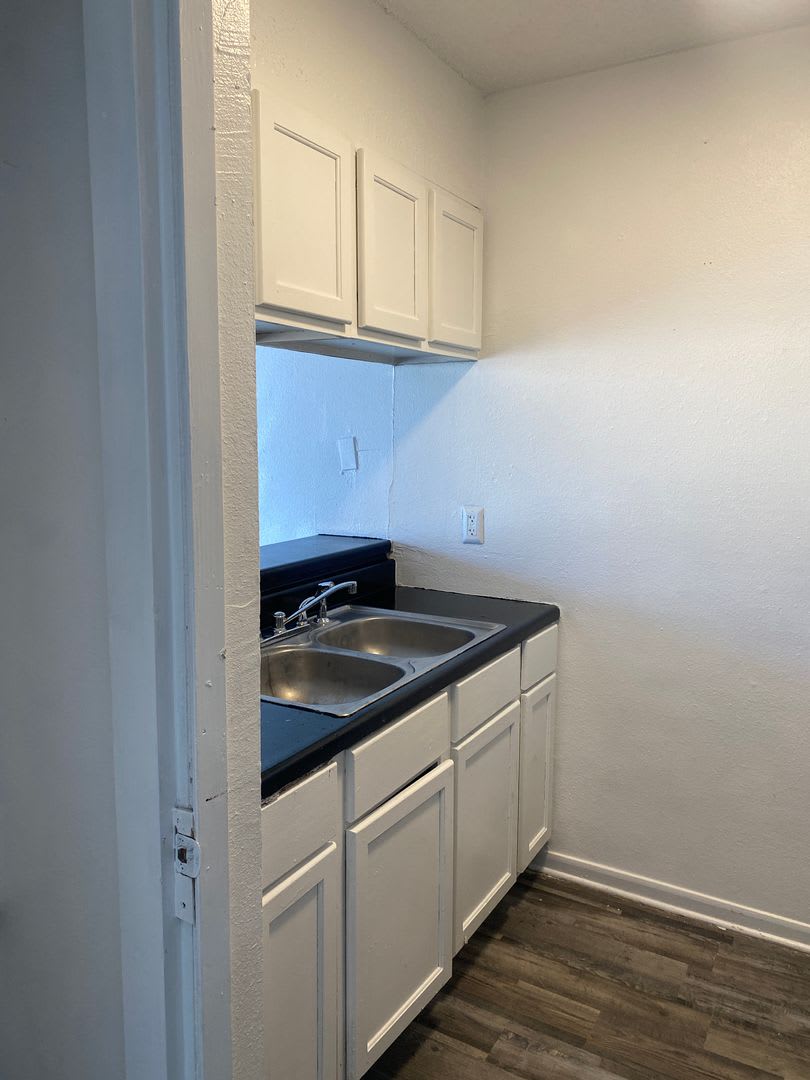 SPACIOUS ONE BEDROOM NEAR BOTANICAL GARDENS – photo 4