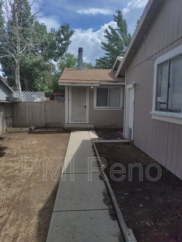 6440 Lotus St – photo 2