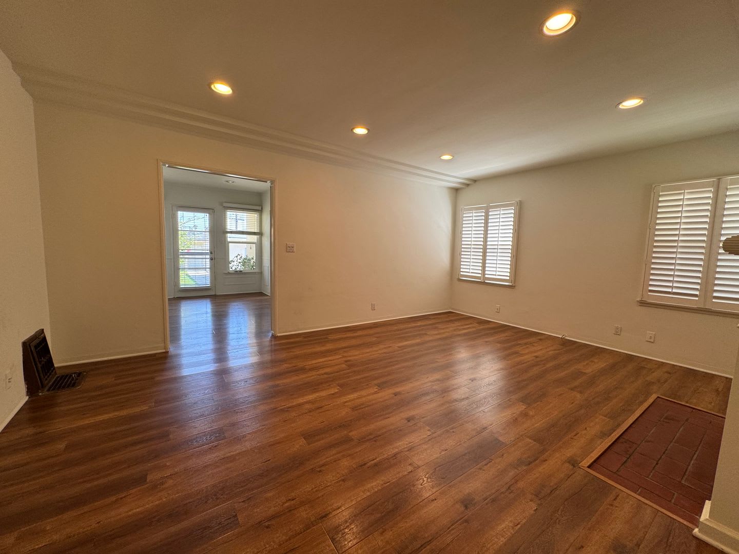 Charming Traditional Home with a Detached Guest House – photo 2