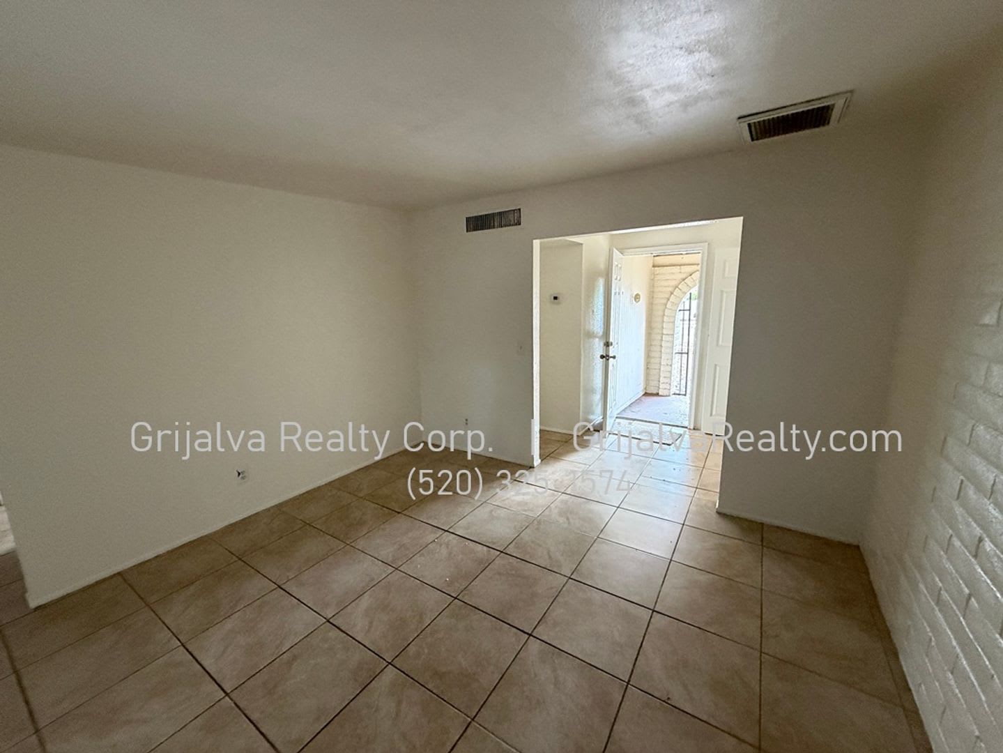 East Side 5 Bedroom, 2 Bath House for Rent *MOVE-IN SPECIAL* (Stella/Kolb) – photo 2