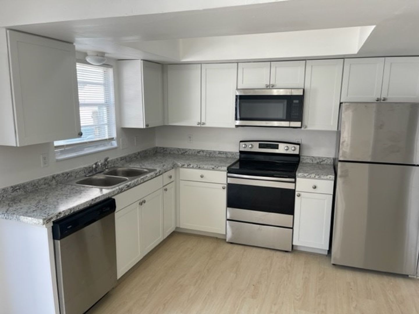 2254 W. NEW HAVEN AVENUE – photo 3