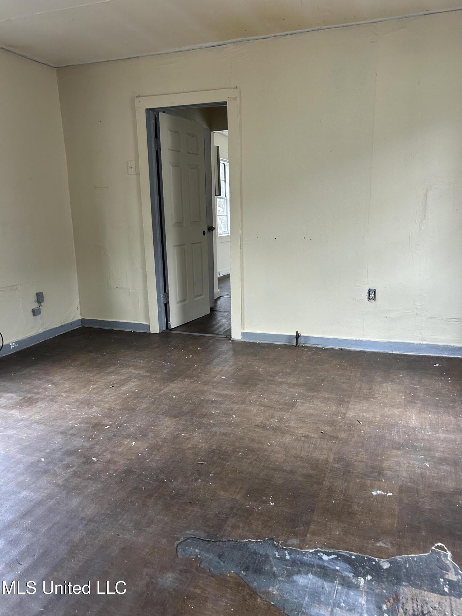 617 Ave L – photo 2