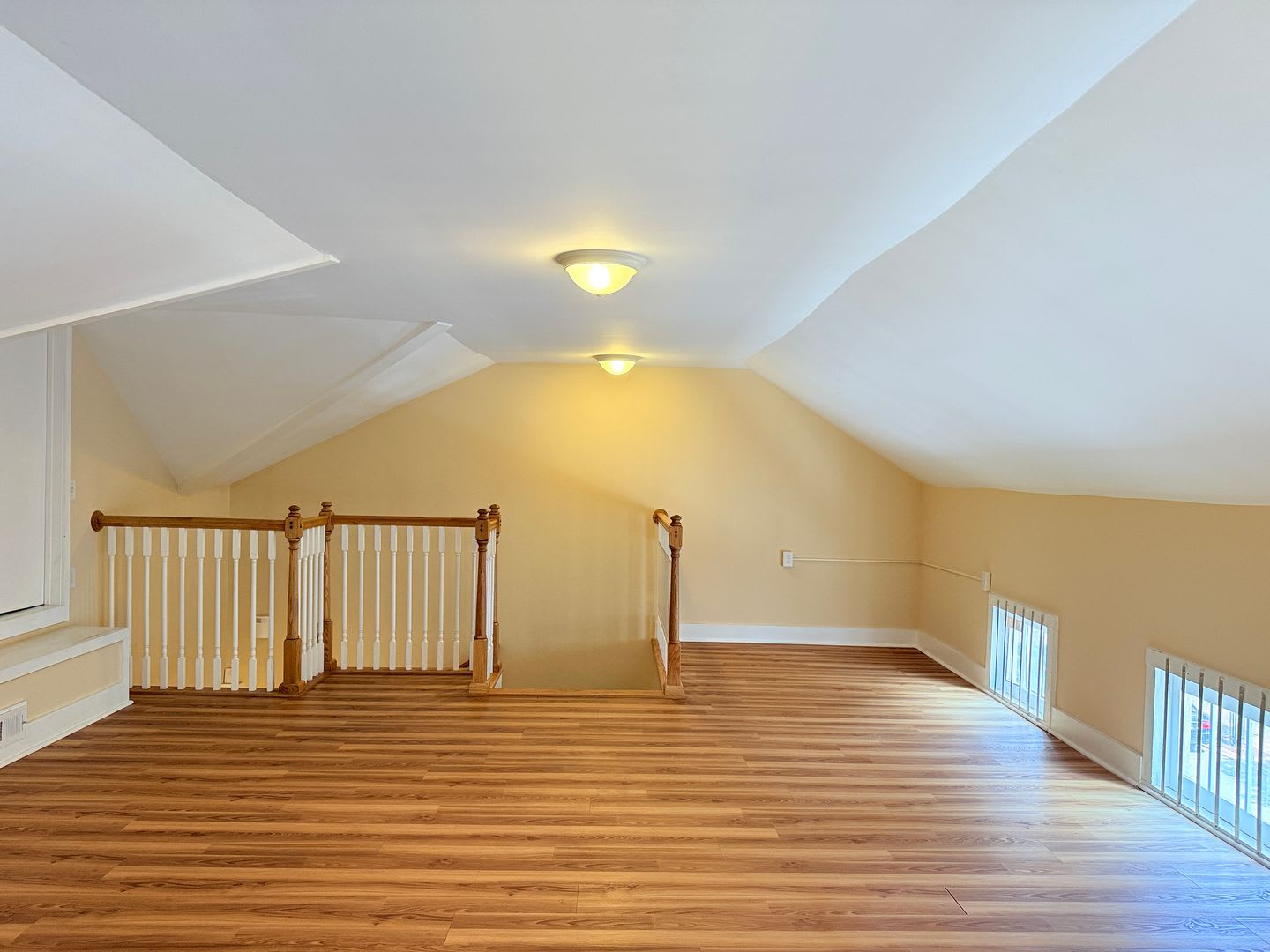 UPSTAIRS Downtown Milford Gem Near the Riverwalk & Local Hotspots! – photo 4
