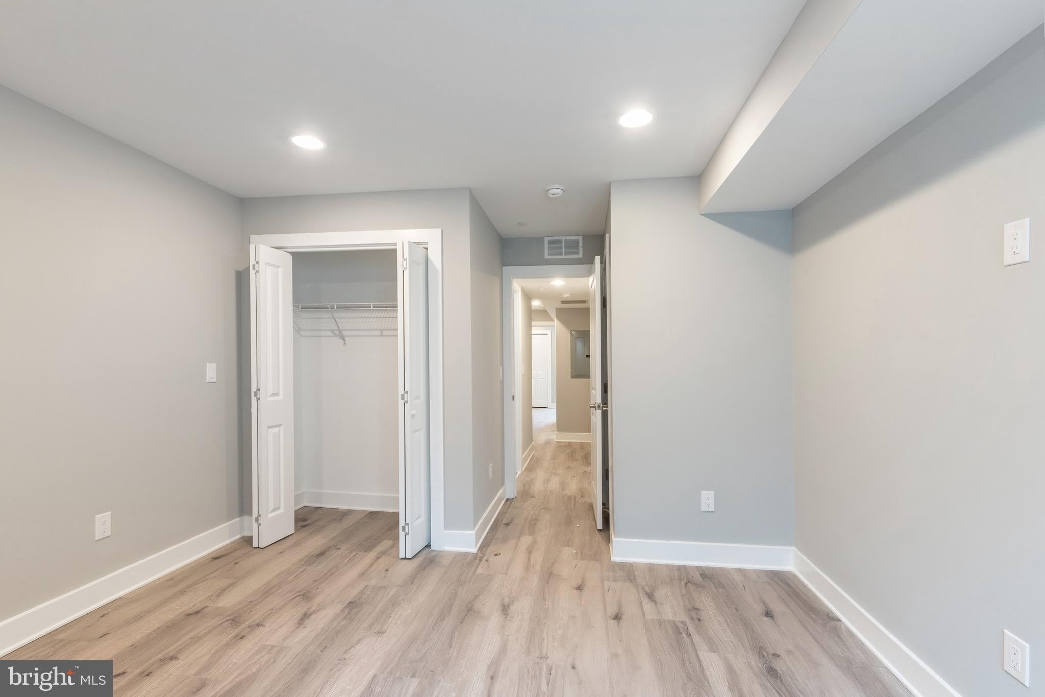 2729 W GLENWOOD Avenue – photo 4
