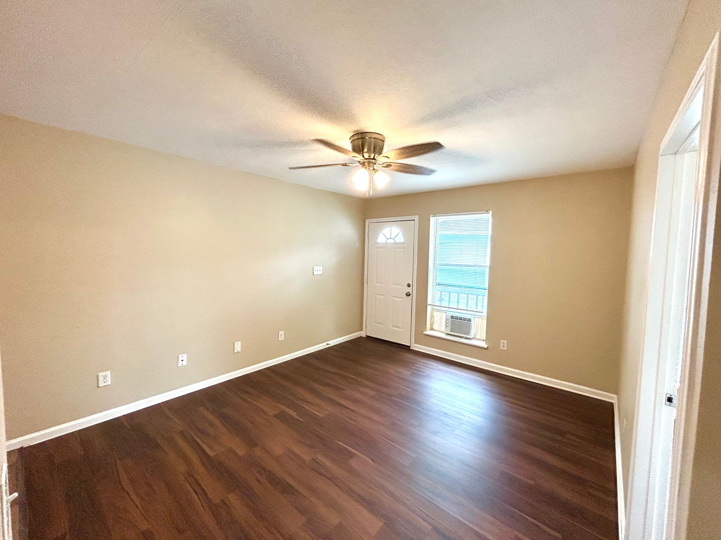 Move In Special 2 Bedroom 1 Bath Unit Near Lackland Afb – photo 2