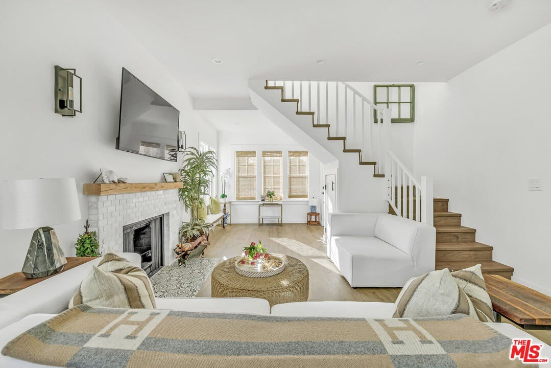 712 Crestmoore Pl – photo 2