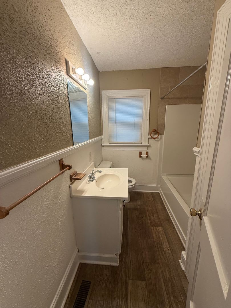 2 Bedroom, 1 Bath House – photo 3