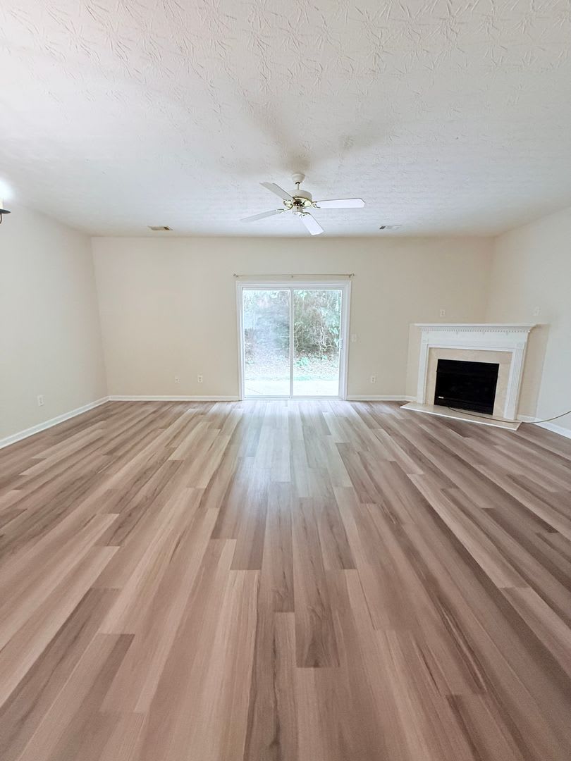 Large townhome in downtown Dawsonville – photo 3