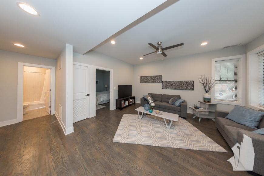 2622 N Rockwell – photo 2