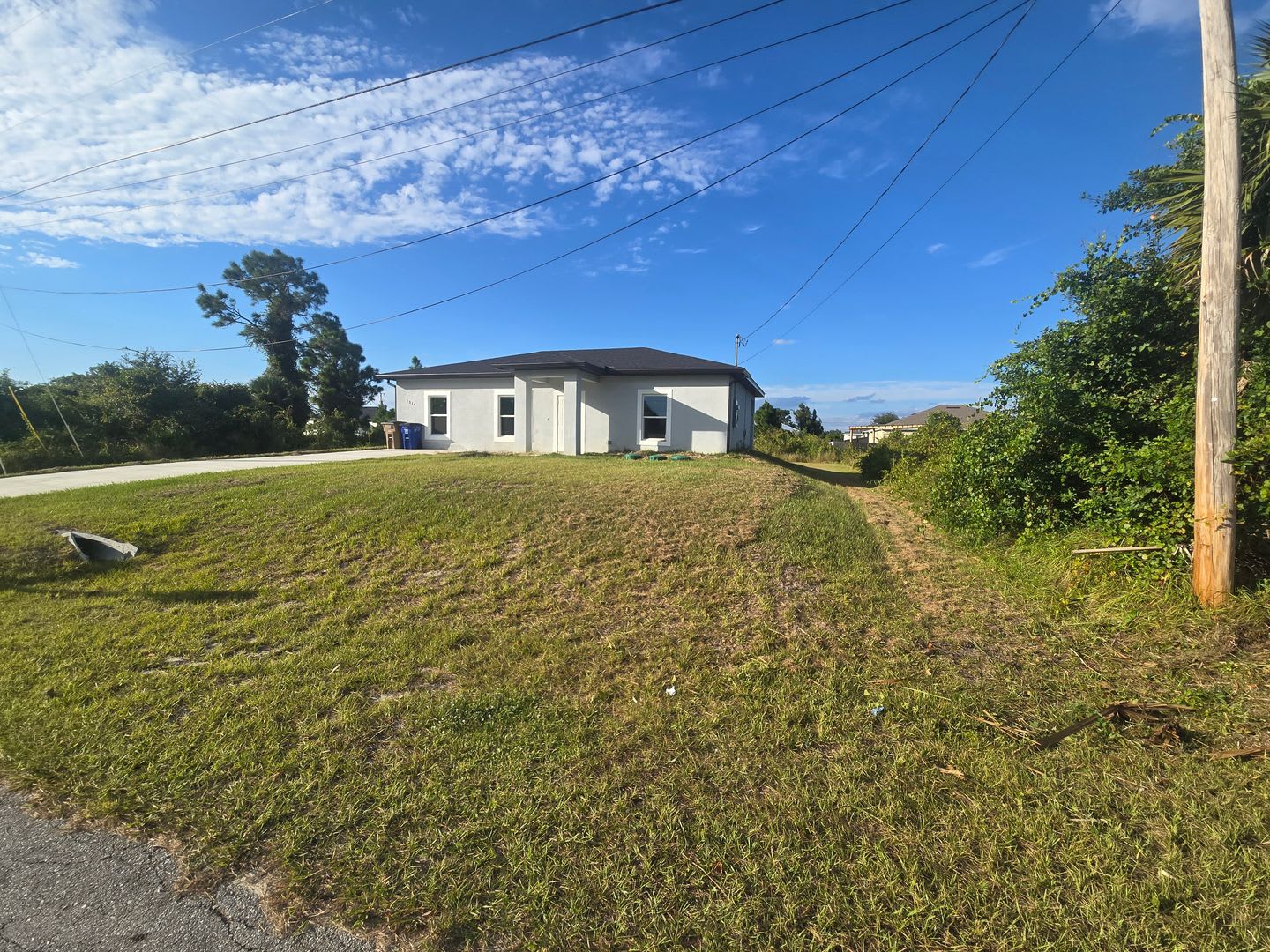 Great location, close to ST RD 82-Three bedroom/2 bathroom – photo 2