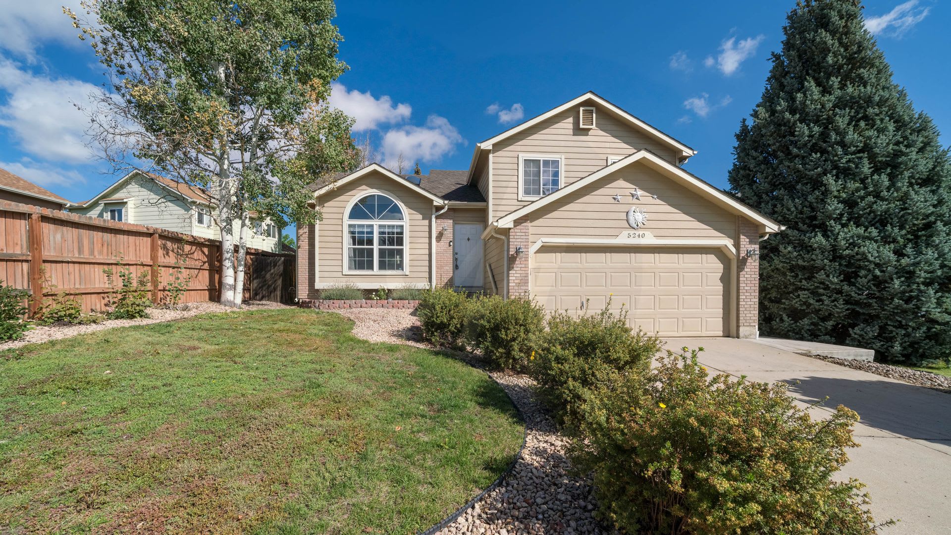 Amazing Fairfax Quad Level 4 bedroom, 3 bathroom home with 2 car garage! – photo 1