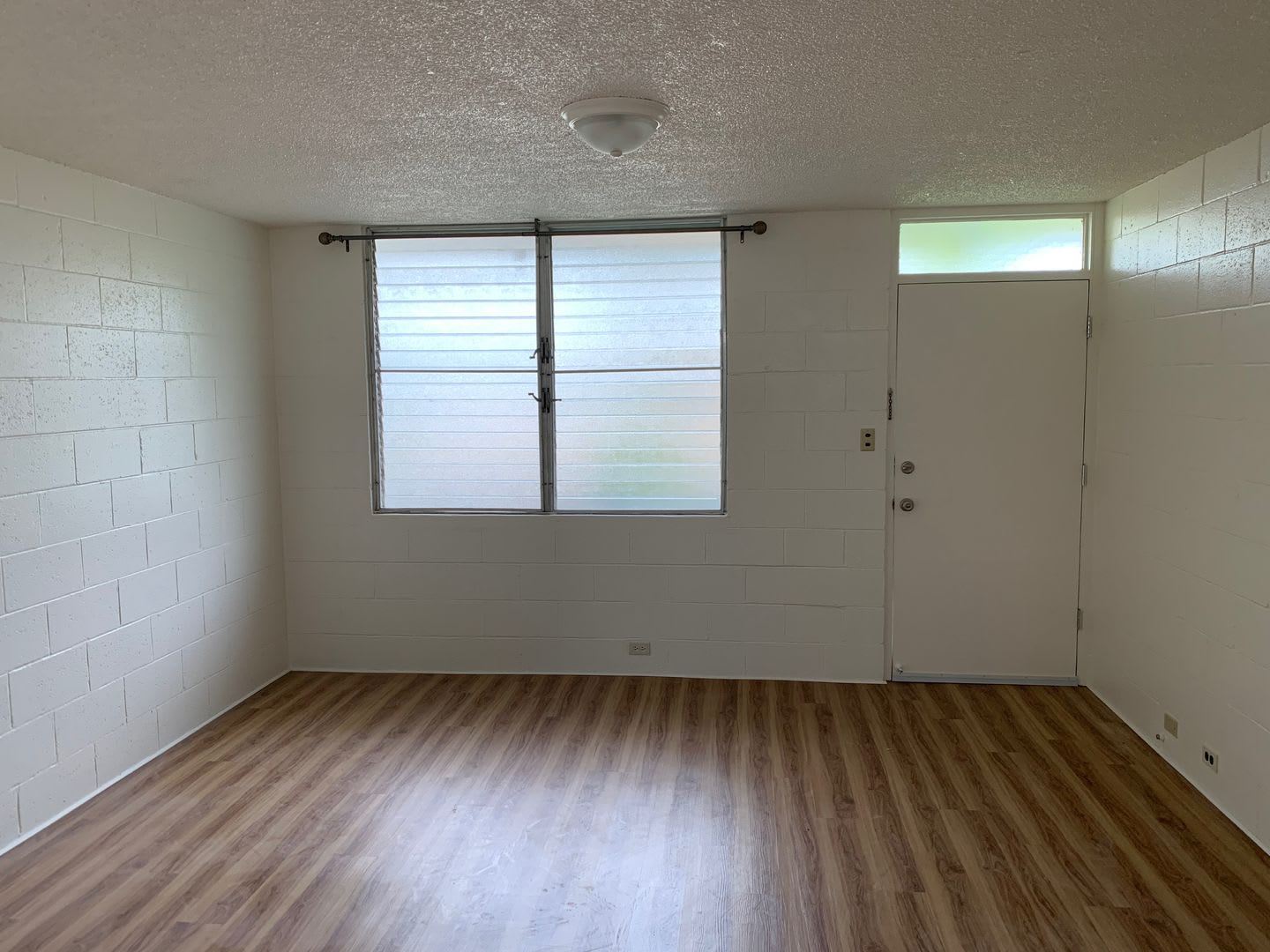 2 Bedroom 1 Bath Apartment on Pensacola Street – photo 1