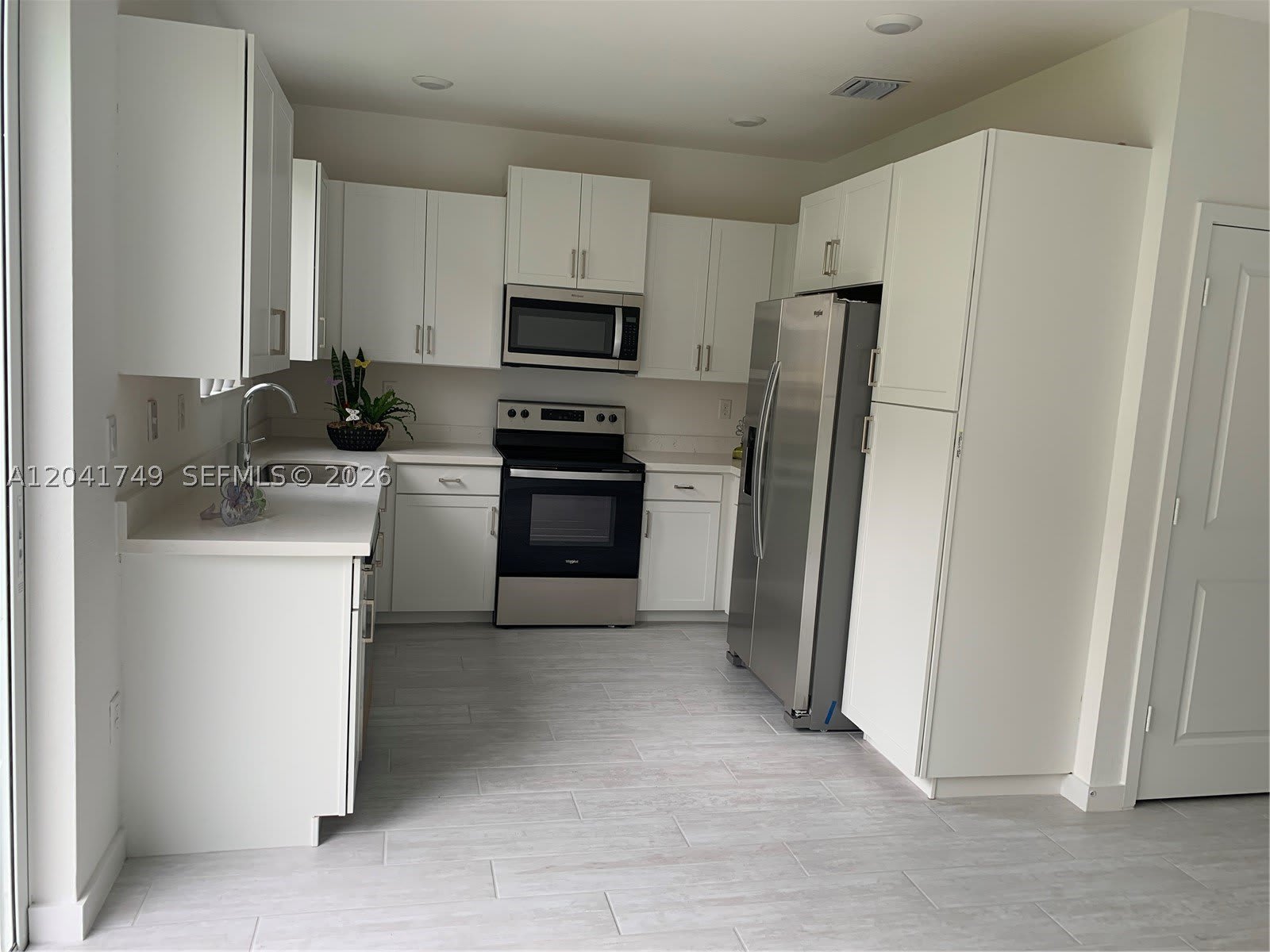 1068 SE 24th Ave – photo 1