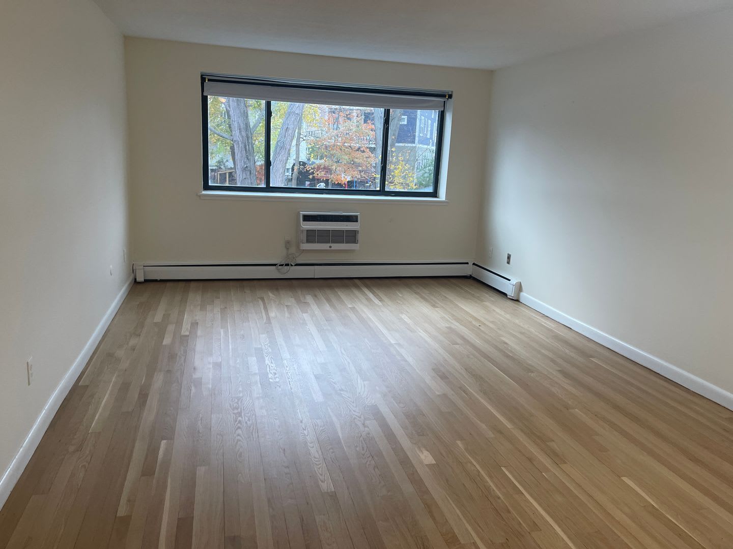 FREE MONTH Modern 2 Bed No Lead HW Inc AC New floors, Dishwasher, elevator,laundry NICE UNIT! – photo 3