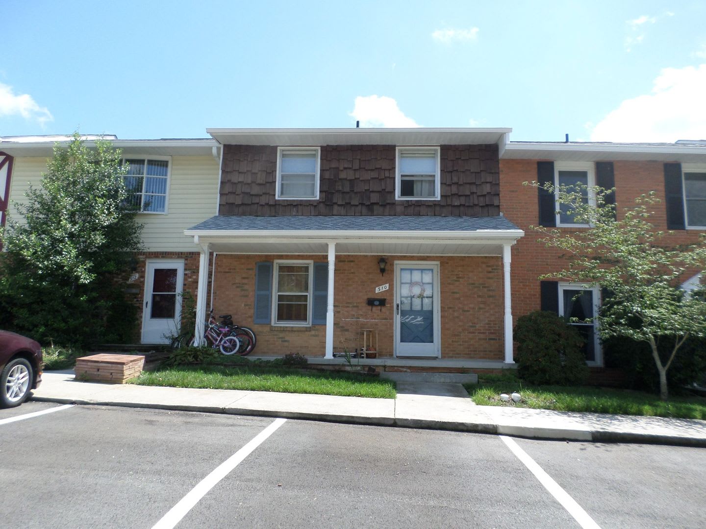 3 Bedroom 1 Full And 2 Half Bath Townhouse – photo 2