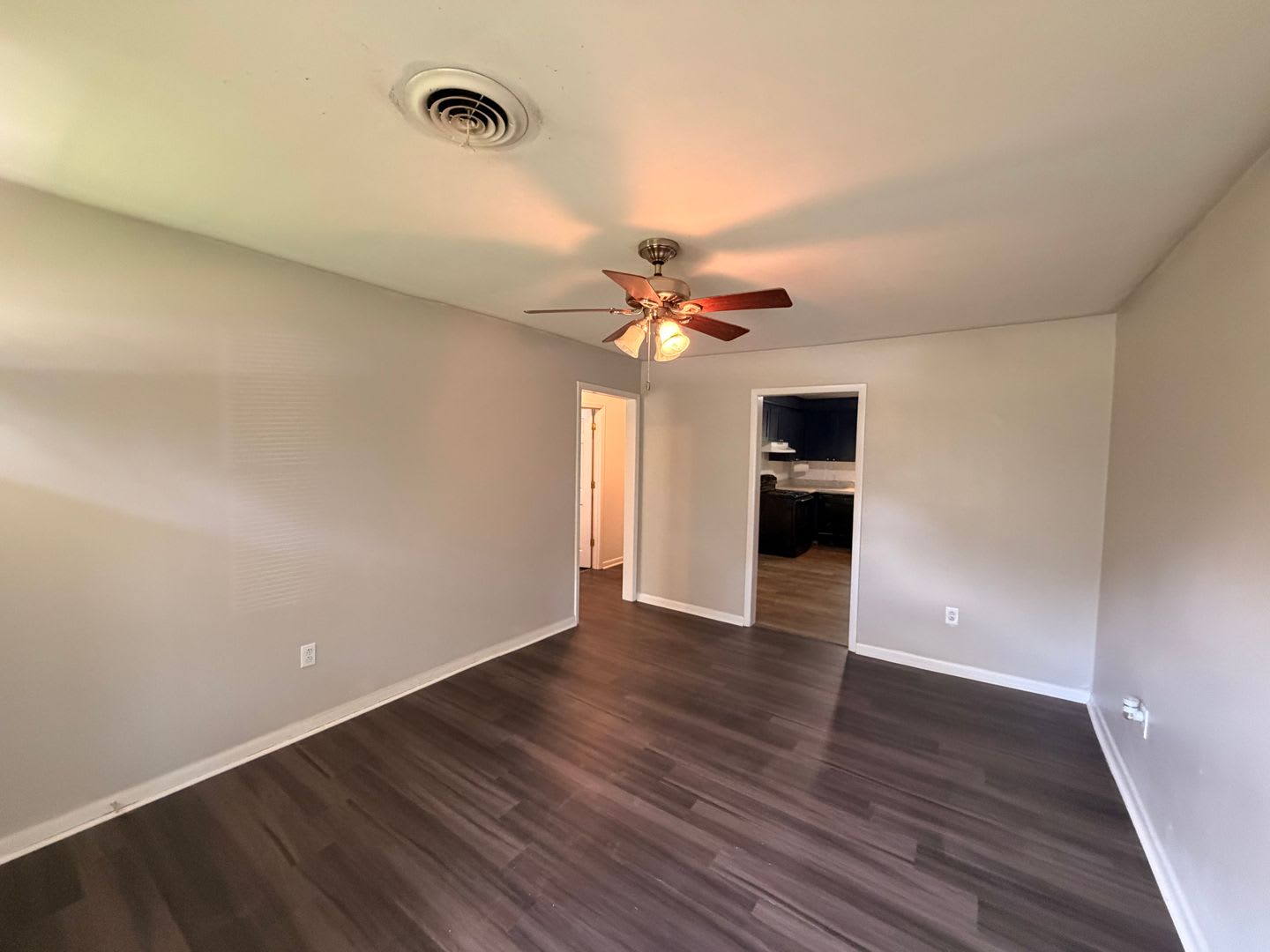 Nice 2 BR/1 Bath Duplex – photo 3