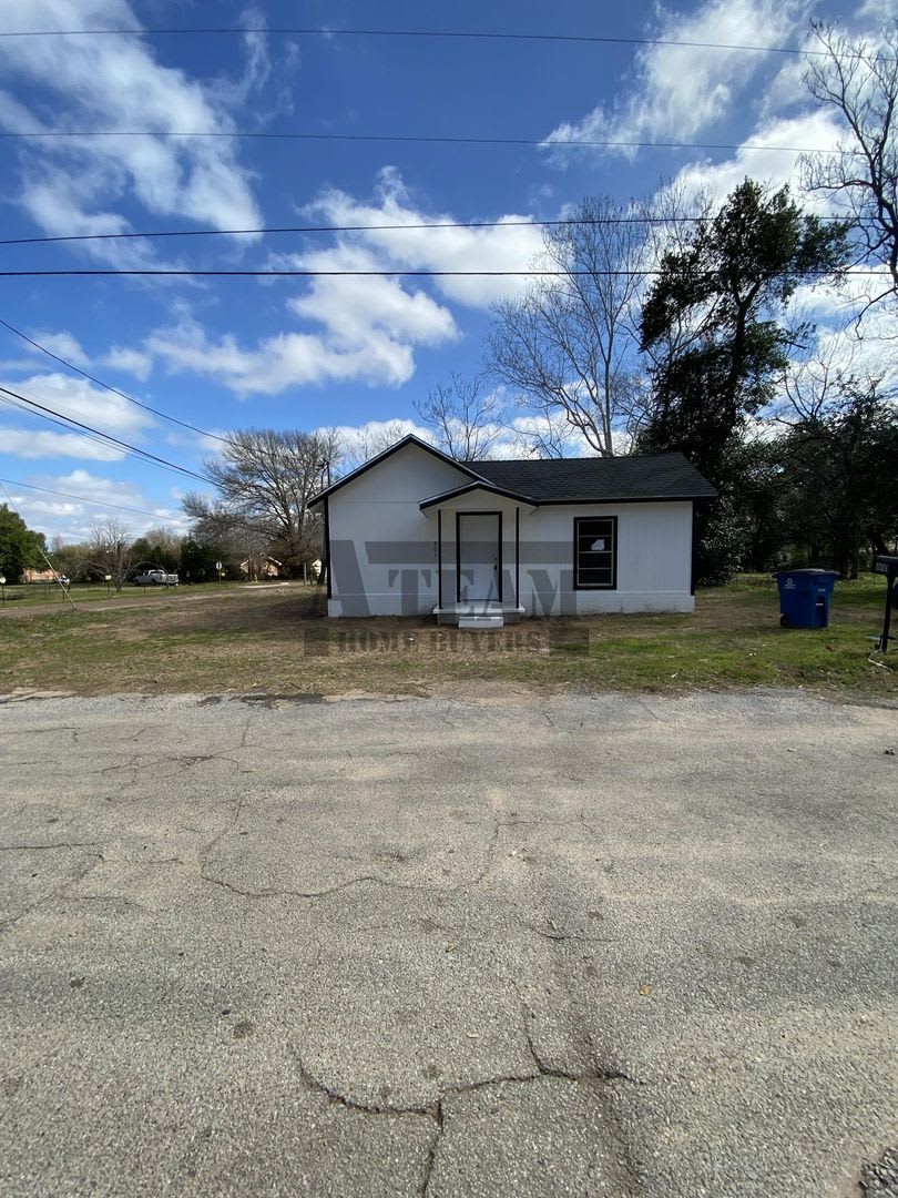 Charming 2 Bedroom 1 Bathroom home in Trinidad Tx – photo 2