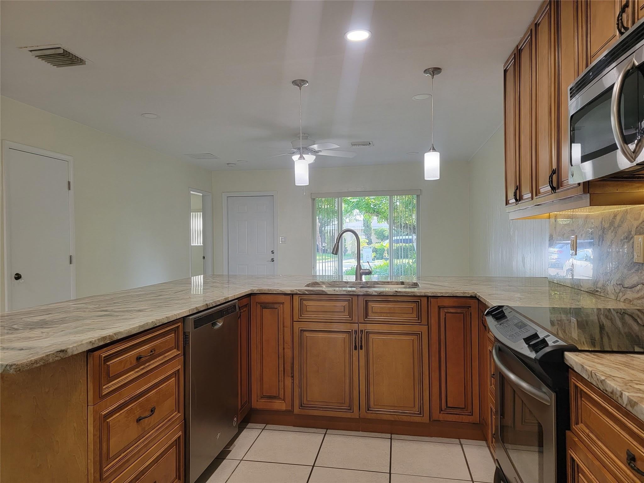 1601 SW 1 Terrace – photo 3