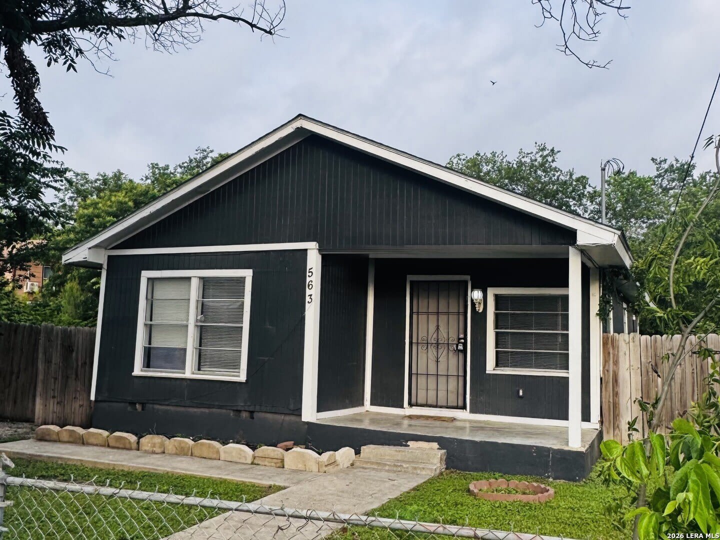 563 N SAN HORACIO AVE – photo 1