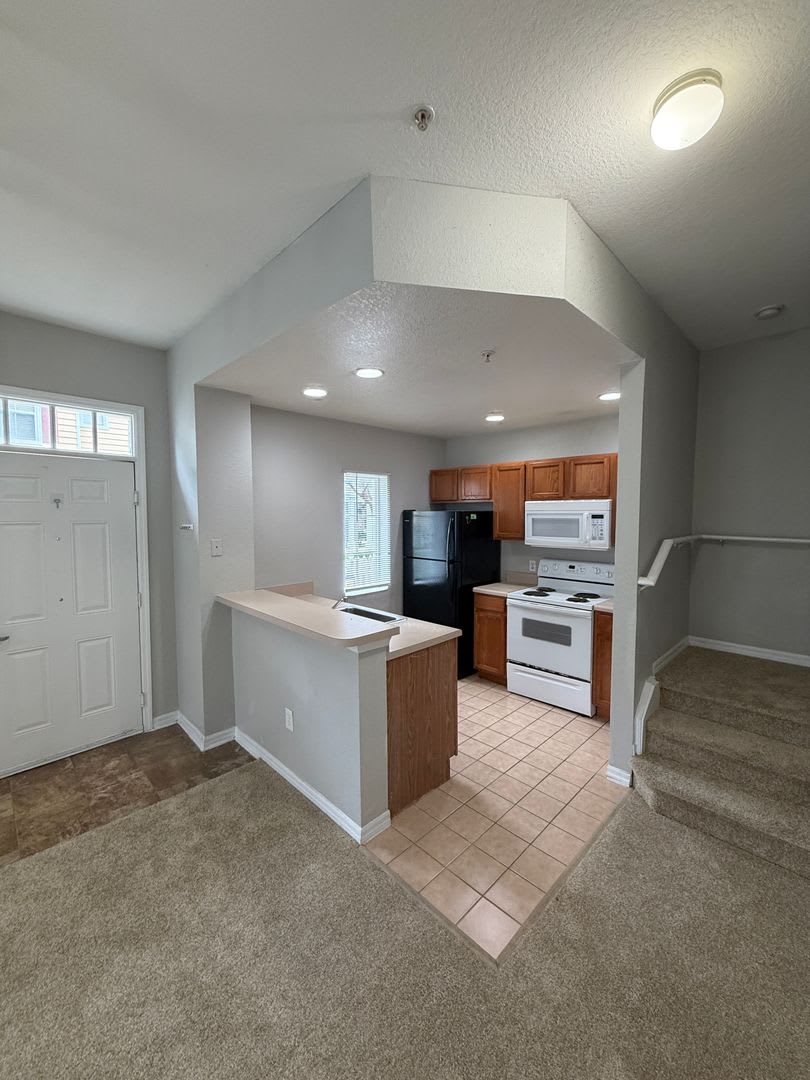 Two Story Town House – photo 4