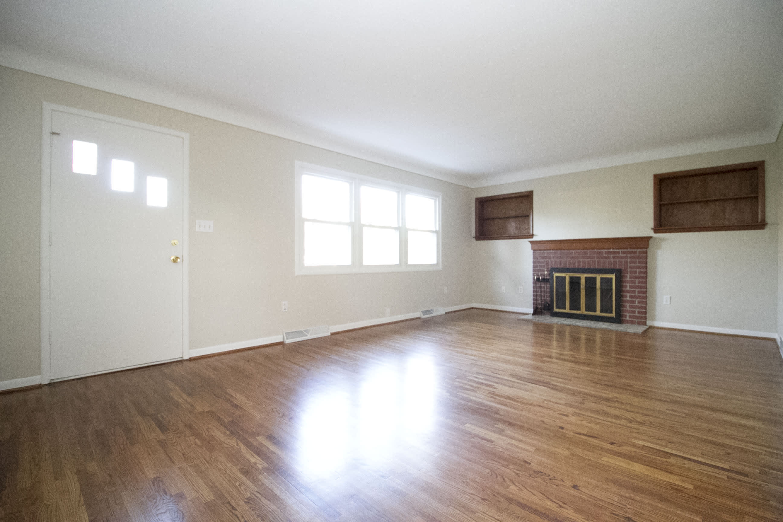 8253 Erie St – photo 4