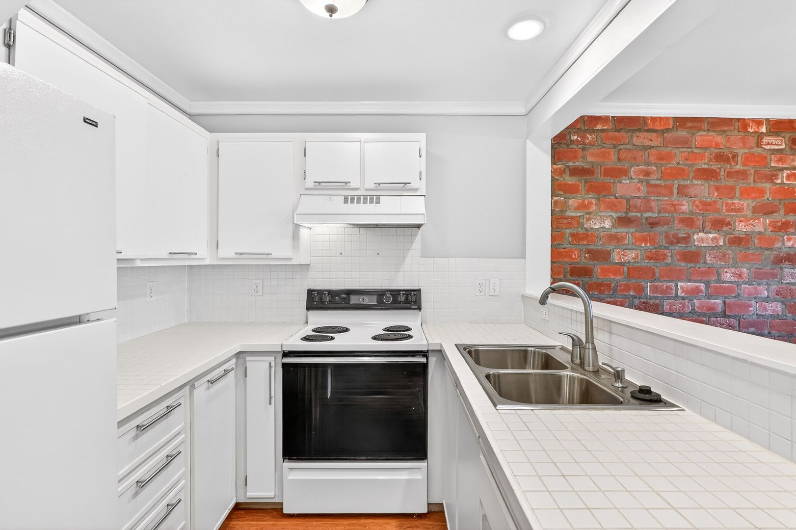 Great Location! 2 bedroom, 2.5 Bathroom Townhouse in Orchard Hills!! – photo 5