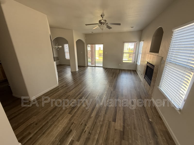 927 Tieran Ct NE – photo 1