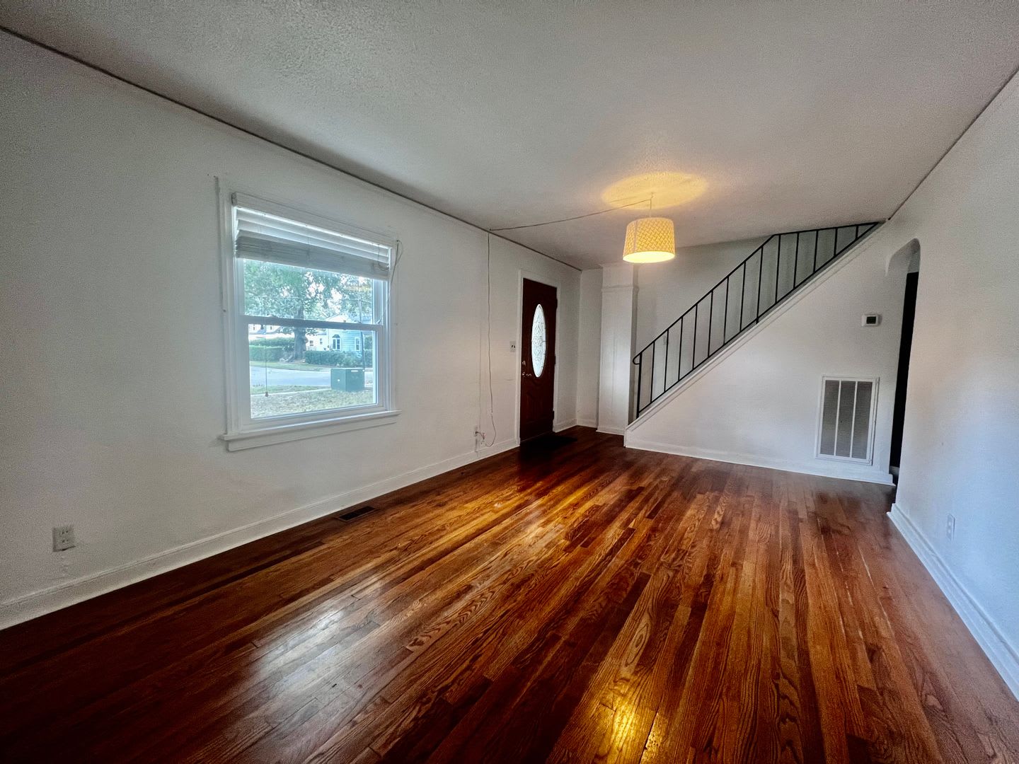 Charming Cape Cod Located In The Heart Of Norfolk – photo 2