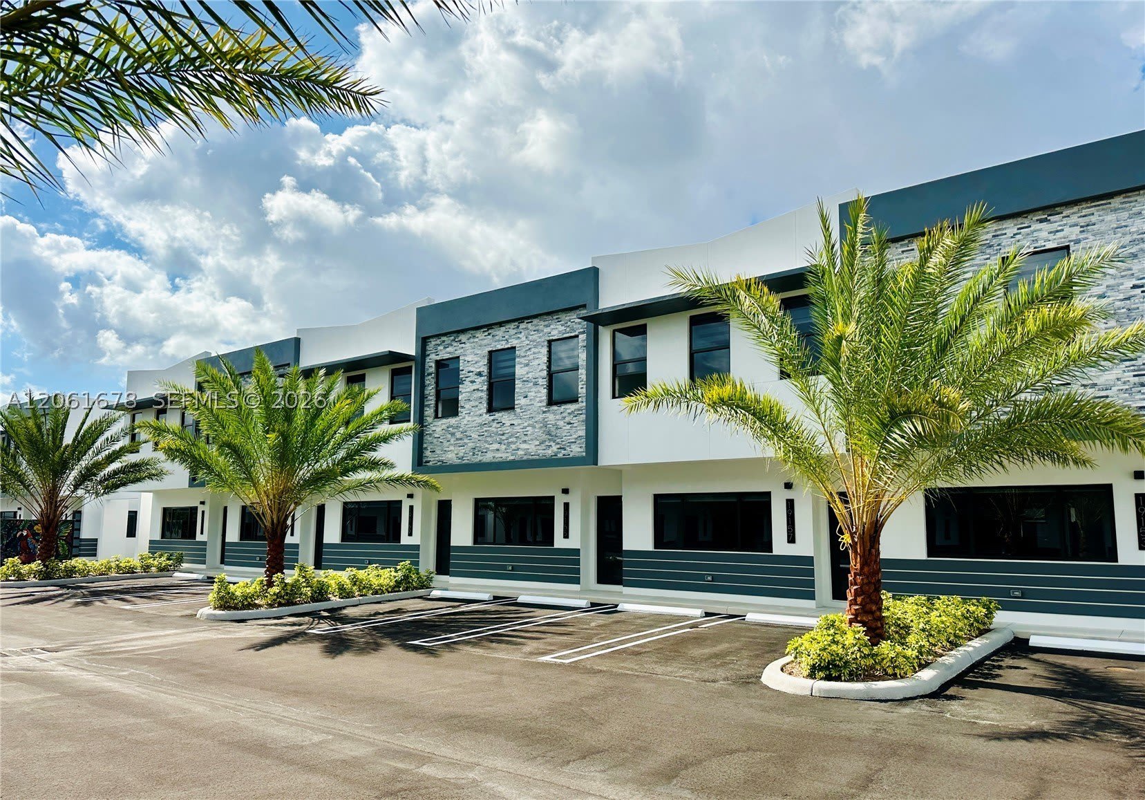19249 Nw 37 Ave – photo 2