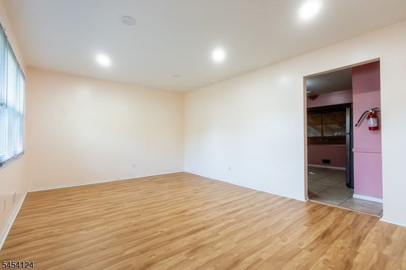 640 Warfield Rd – photo 3