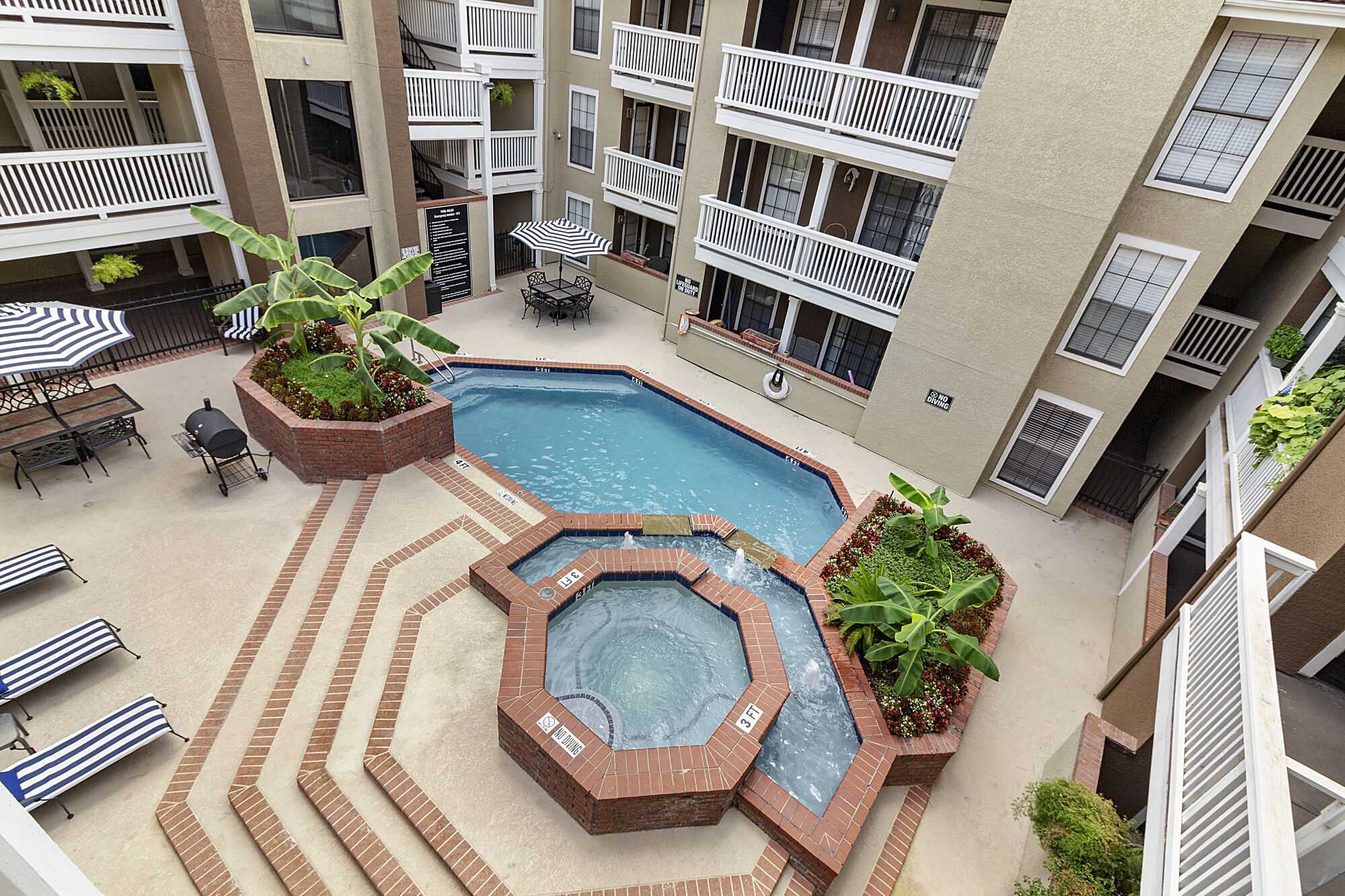 Lincoln Court – photo 1