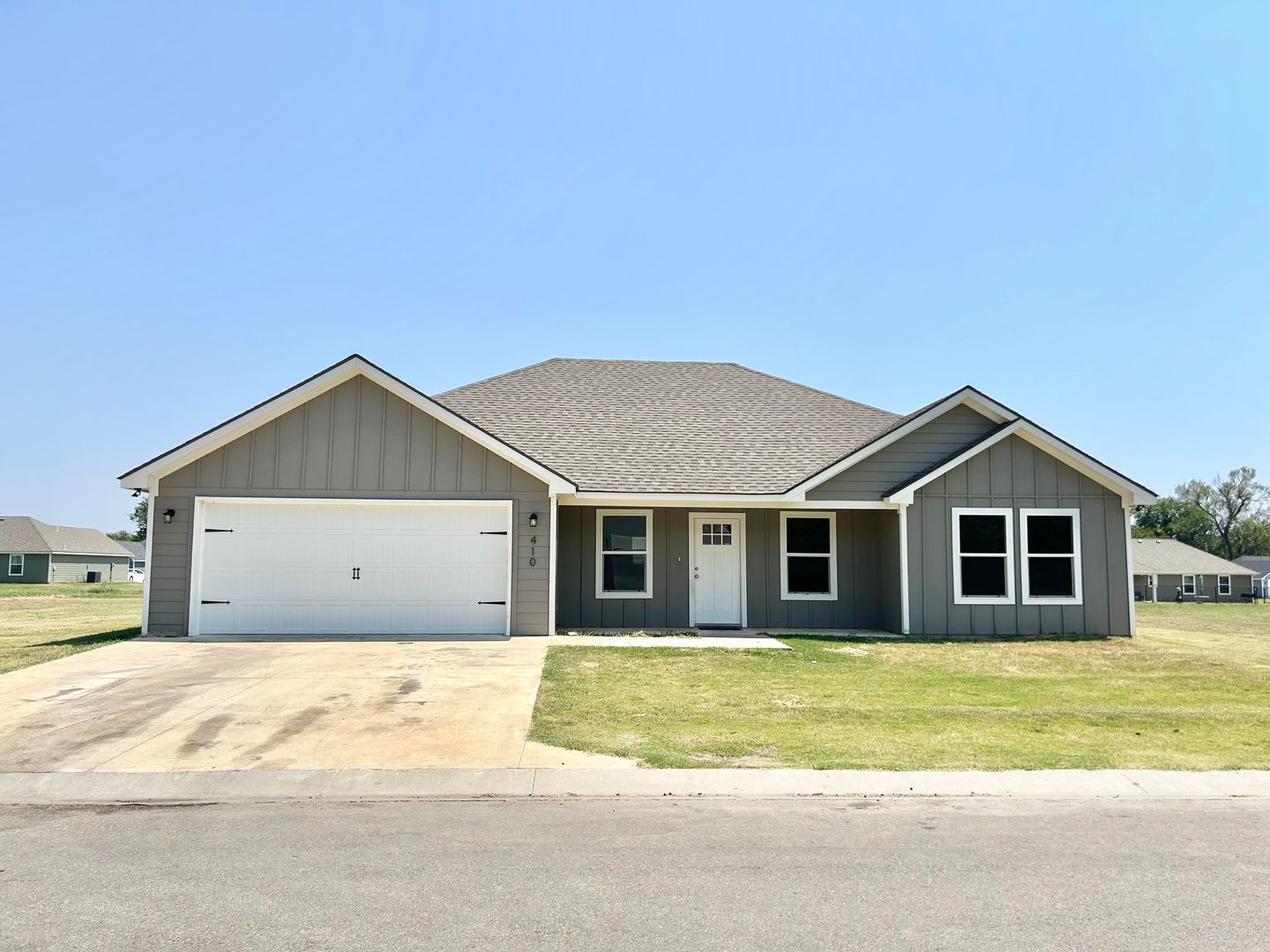 Adorable Home In Quiet Neighborhood – photo 2